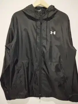 Under armour jaket windbreaker hitam