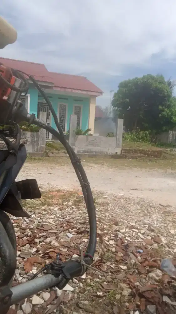 Alat Potong rumput halaman rumah