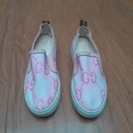 Sepatu pink gucci