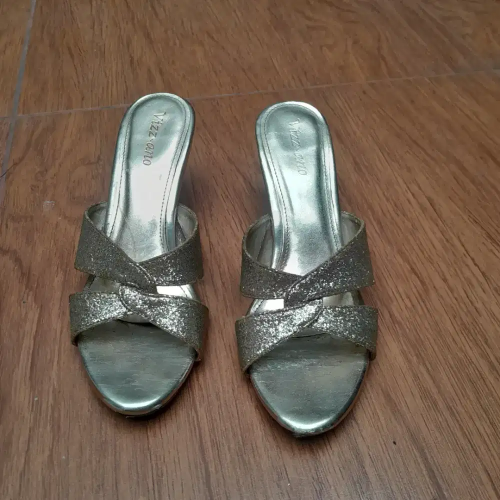 Sandal pesta gold