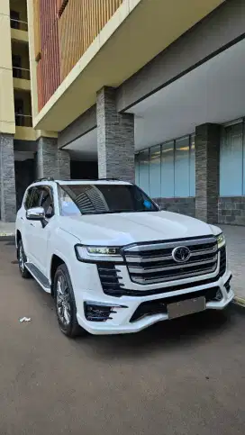 Jual Cepat Rare pearl white landcruiser VXR 300