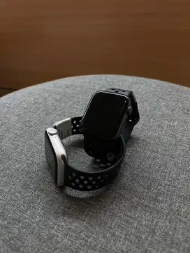 APPLE WATCH SERIES 5 & 7 SECOND LIKE NEW