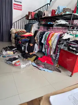 Wanita untuk live dan toko real