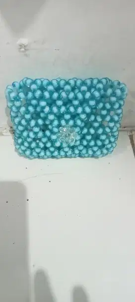 Dompet wanita dari manik manik
