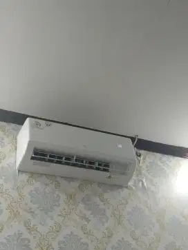 AC LG 1/2 PK jual cepat krna mau pindhan