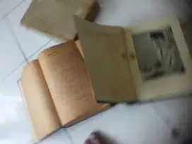 2 Buku dibawah bendera revolusi simpanan