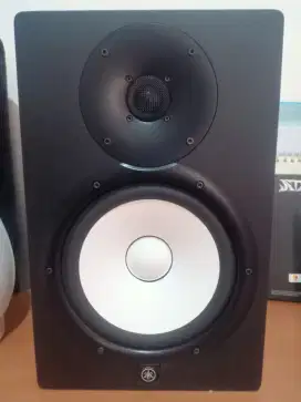 Speaker Yamaha HS8