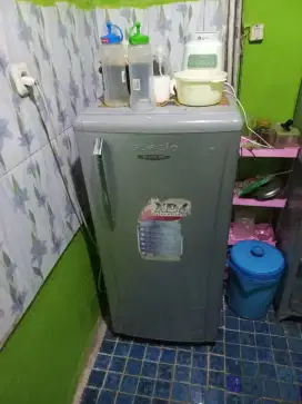 DIJUAL KULKAS TOSHIBA GLACIO SECOND