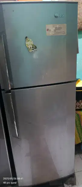 Kulkas 2 pintu merk LG