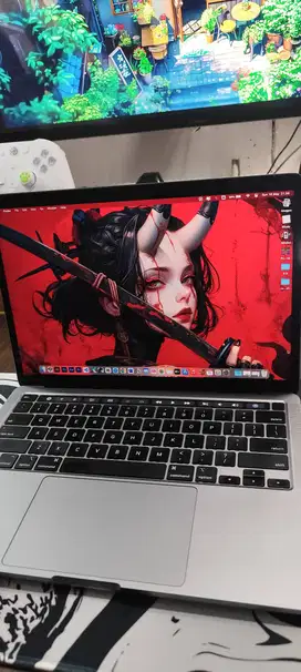 Apple Macbook 13 RAM 8GB 256GB M1-8 Core Pro Tahun 2020 (Bekas)