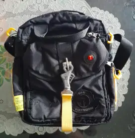 Tas selempang / sling bag merk Though