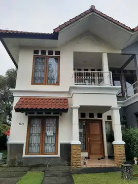 Dijual Villa di Puncak Cibadak bagus terawat