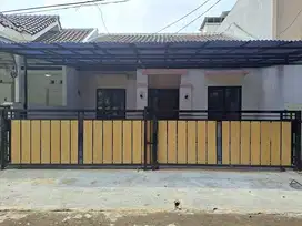 Rumah Sudah Direnovasi, Barat, di Perum Regency Melati Mas, Serpong