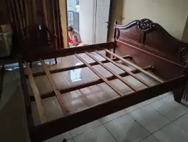 Tempat tidur jati