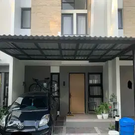 Dijual Rumah Cantik Provence Suite Row Jalan Lebar
