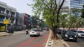 Ruko Gandeng 4 di Arteri Pondok Indah, Jakarta Selatan