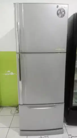 Kulkas toshiba plasma 3 pintu