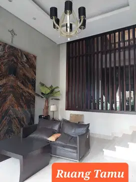 Rumah Minimalis Bukit Gading Mediterania lantai marmer