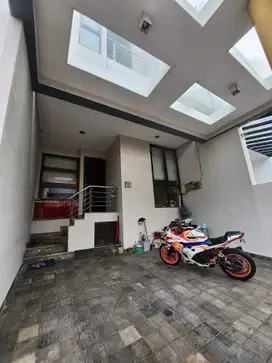 Rumah minimalis lantai marmer kelapa gading jarang ada