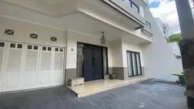 Disewakan Rumah Mewah Furnished Area Senopati Kebayoran Baru