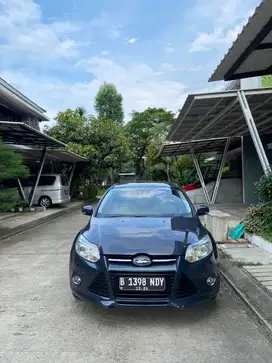 Ford Focus 2.0 Titanium Sunroof Sedan