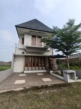 Rumah finishing 2 lantai di 1,8 km  selatan Rs Dr Oen Solo Baru