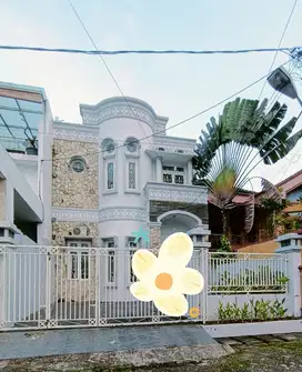 Dijual rumah mewah di kawasan elit