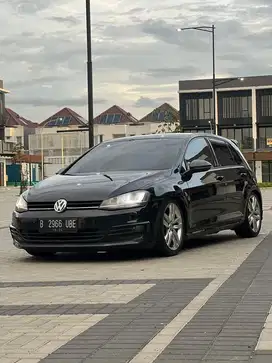 Tdp 15 juta saja!! VW Golf MK7 CBU 2013 Hitam keren siap gaspoll