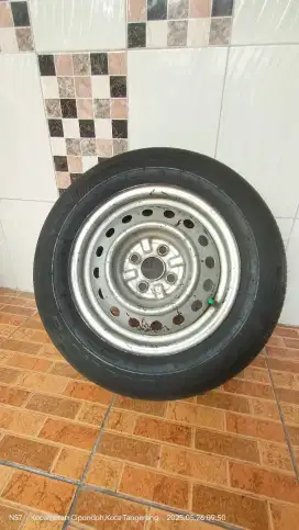 Velg dan ban serap mobil 185/70/R14