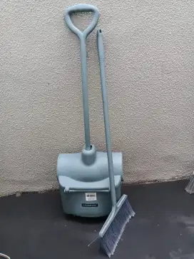 Dijual krisbow dust pan upright with pengki dan sapu abu2