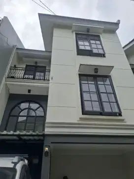 Over Kredit Rumah 2 1/2 Lantai Di Cimanggis dkt LRT Harjamukti
Depok