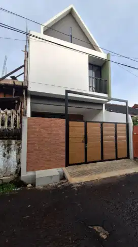 Di jual rumah baru dalam komplek di jatirahayu pondok gede