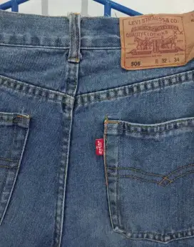 Levis 505 original size 32