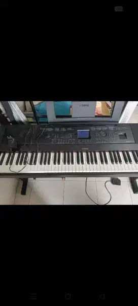 Piano Yamaha Grand Potrable  DGX 660