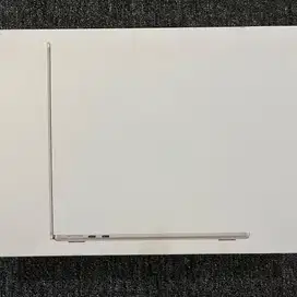 Apple MacBook Air M3 Chip 2024 13” inch 8/512GB, Starlight Resmi iBox