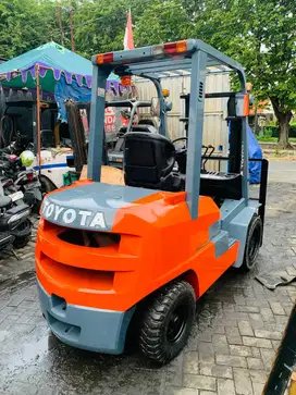 READY FORKLIFT BEKAS TOYOTA 3 TON MAST TRILIFT LANGSUNG PEMILIK