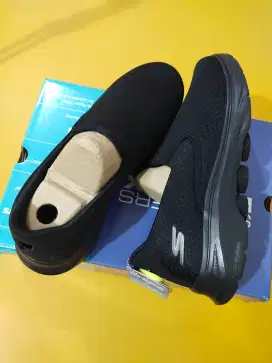 Sepatu Pria Skechers Original Slip On Go Walk 7 Hitam Empuk