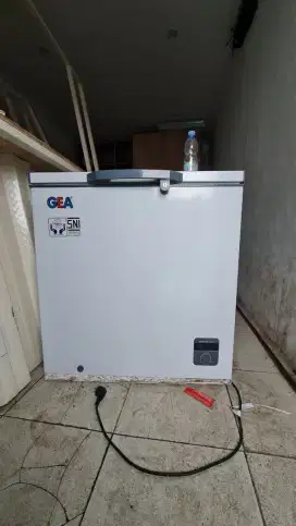 Freezer box GEA, kondisi dijamin mulus