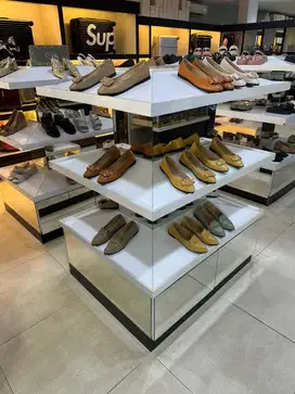 3Rak sepatu dan 4laci