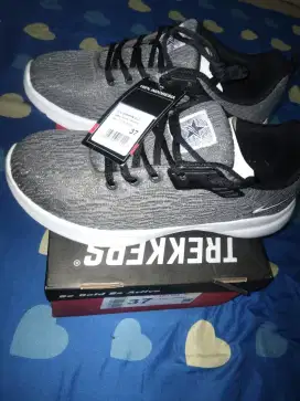 Sepatu running uk 37