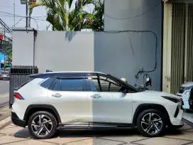 TOYOTA YARIS CROSS HYBRID GR SPORT TSS TWOTONE 2023 PUTIH MUTIARA