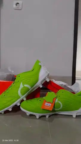 WTS Sepatu bola Ortuseight