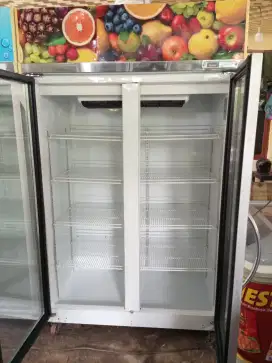 Lemari pendingin minuman