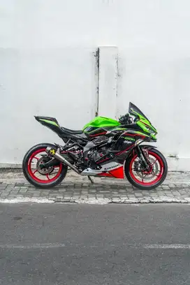 Low ODO Kawasaki Ninja ZX25r ABS KRT Full Carbon Forged