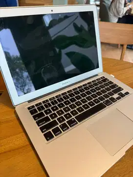 Macbook Air 2017 Core I5 8gb/256gb Temurah