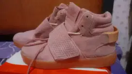 Sepatu Adidas tubular