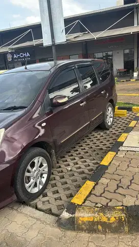 Nissan Grandlivina Ultimate AT 2012