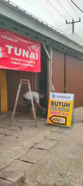 Handerson lipat Warung Dan Garasi