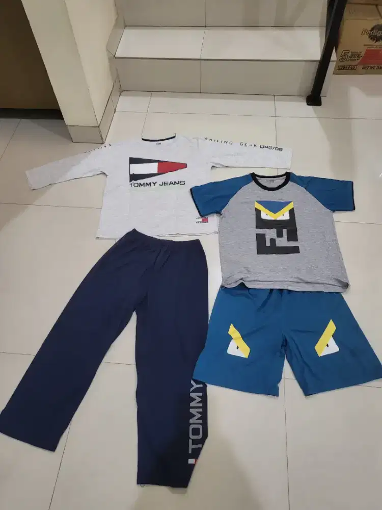 Baju-baju anak campur seperti difoto