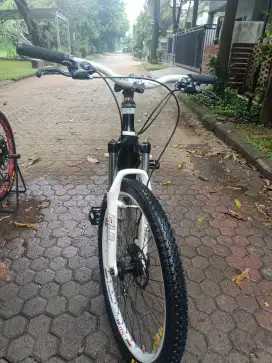 SEPEDA MTB POLYGON XTRADA MULUS FULL ORIGINAL!